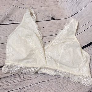 Sweet Treasures Cream Lace Bra/Bralette Size 2X Excellent Condition